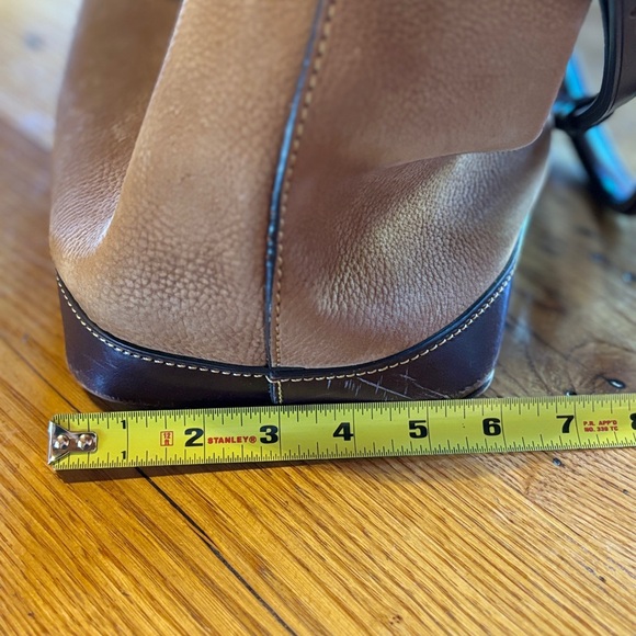 Dooney & Bourke Nubuck suede and leather Chelsea tote bag. Beautiful Fall bag - Picture 13 of 16